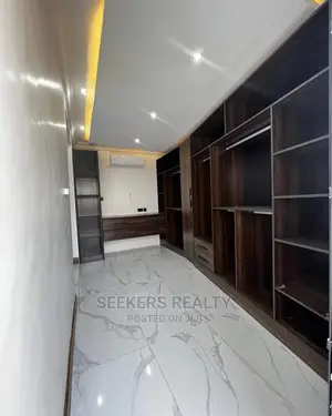 5bdrm Mansion in Seekers Realty, Spintex for Sale