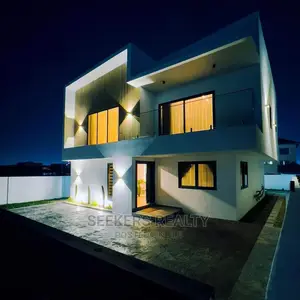 4bdrm Townhouse/Terrace in Seekers Realty, Tema Metropolitan for Sale