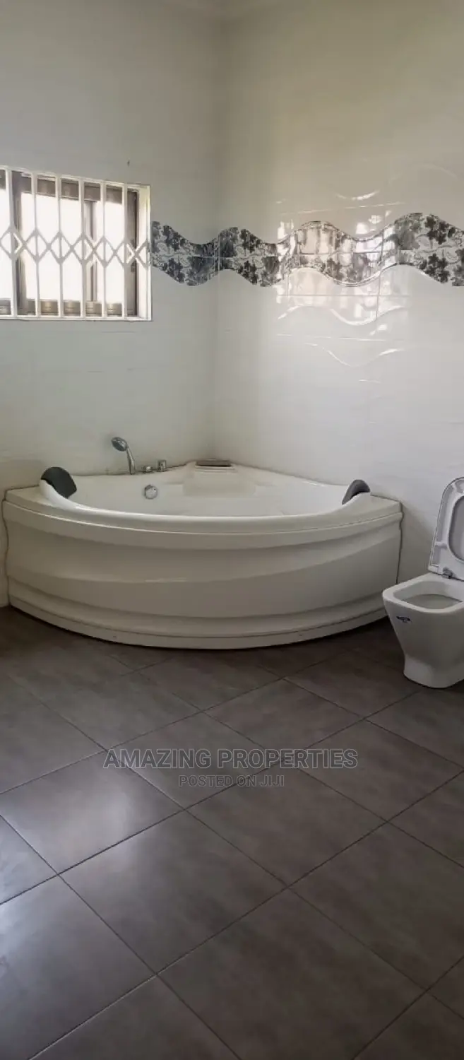 4bdrm House in Dzorwulu for rent