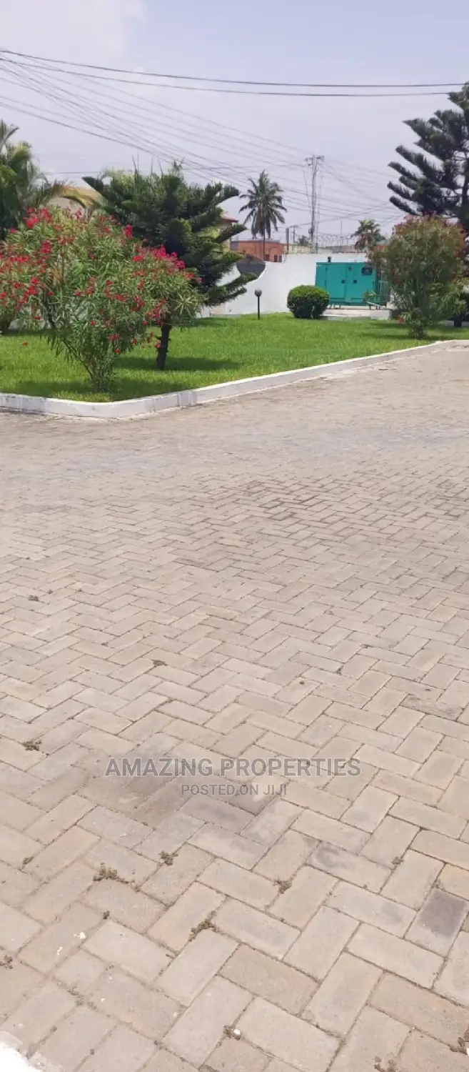 4bdrm House in Dzorwulu for rent