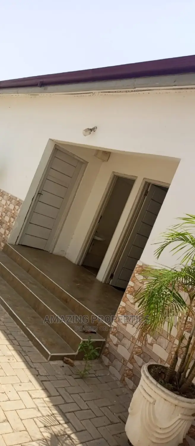 4bdrm House in Dzorwulu for rent