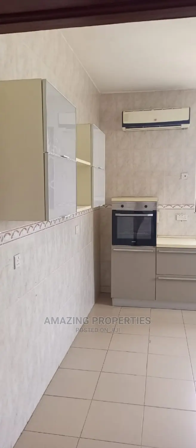 4bdrm House in Dzorwulu for rent
