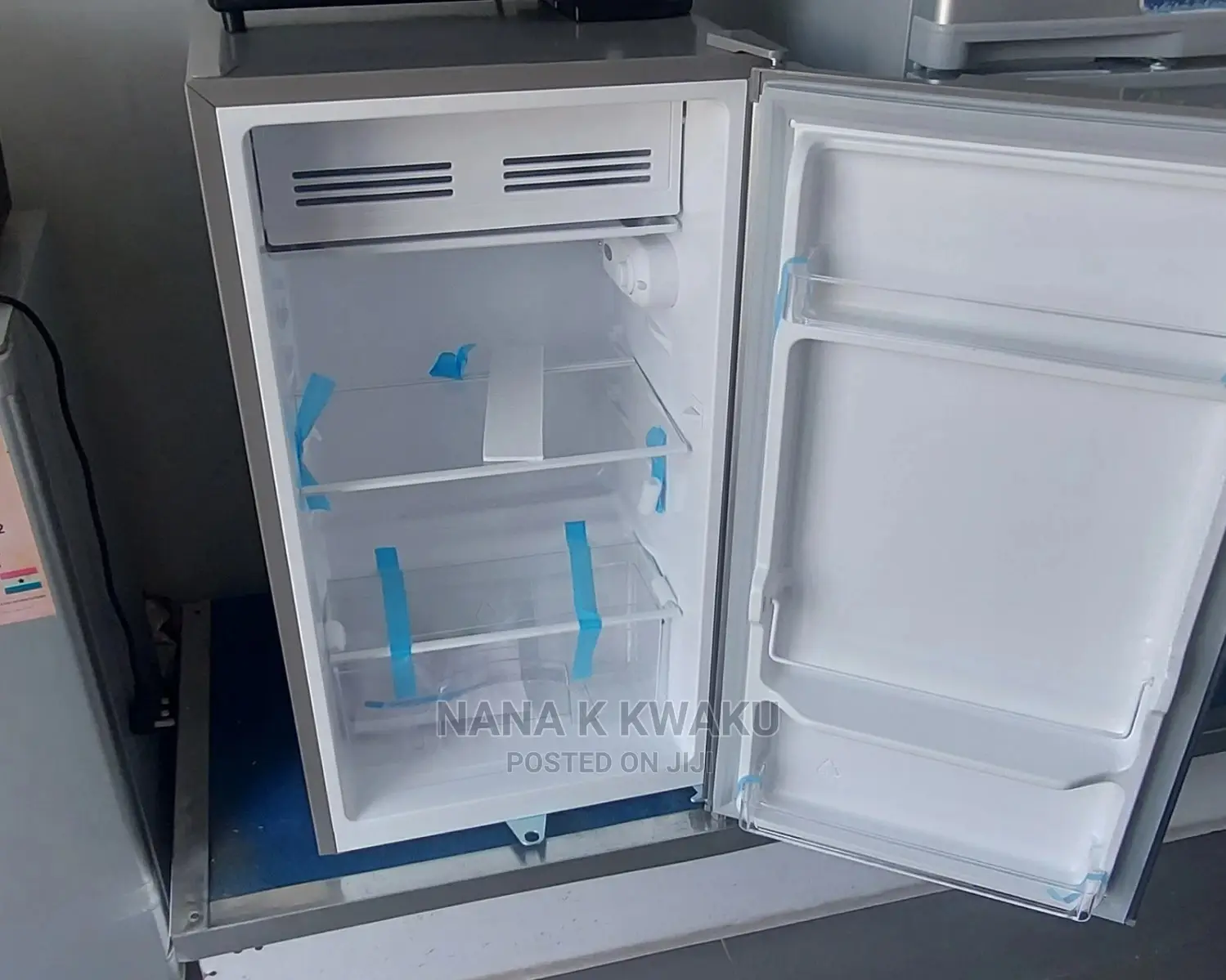 New_pearl Pf111 Fridge With Top Freezer