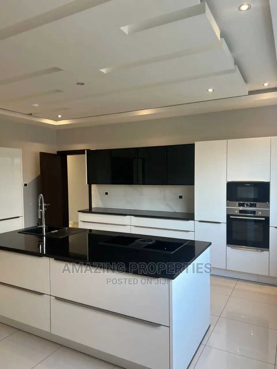 5bdrm House in 5Bedrooms Self for sale