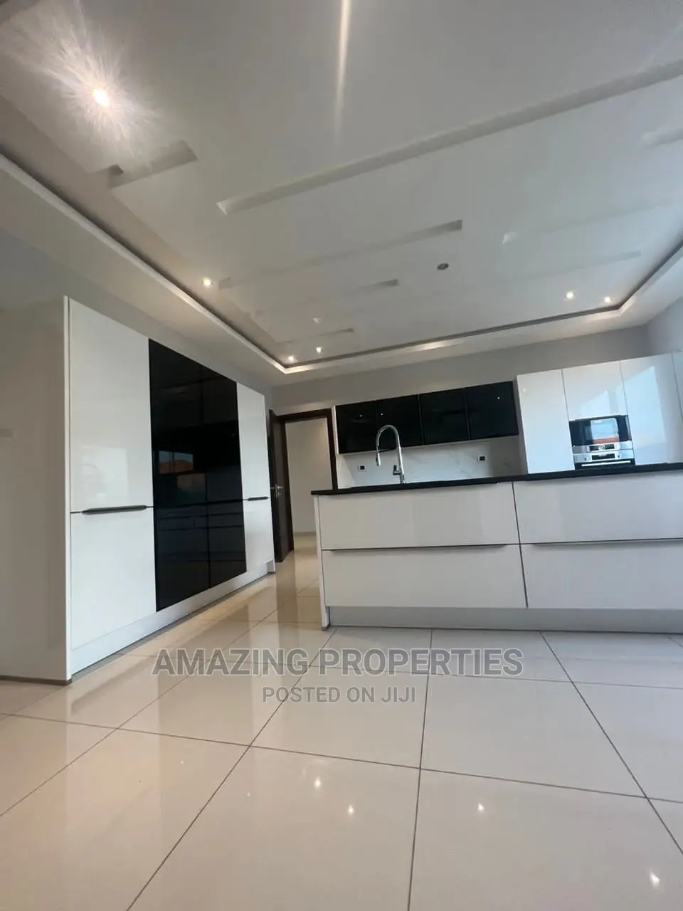 5bdrm House in 5Bedrooms Self for sale