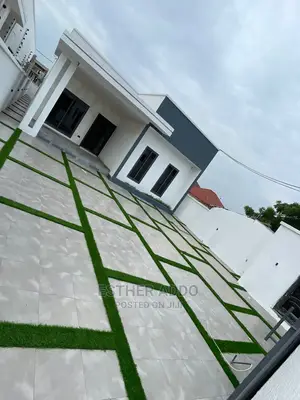 3bdrm House in Lake Side Estate for sale