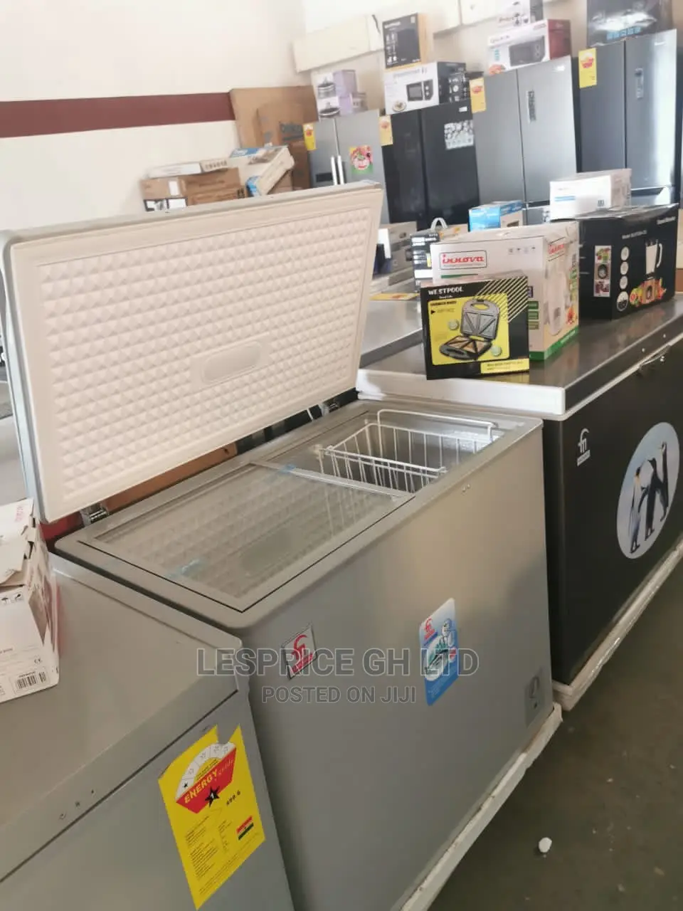 Presentable Fairmate Chest Freezer 200L