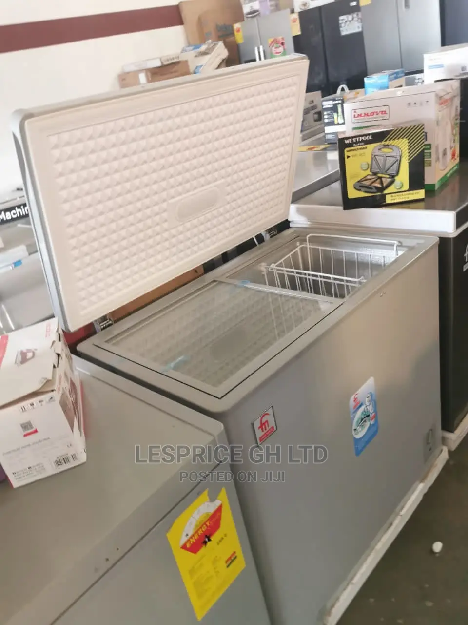 Affordable Fairmate Chest Freezer 200L