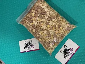 Parrots and Parakeets Base Feeds
