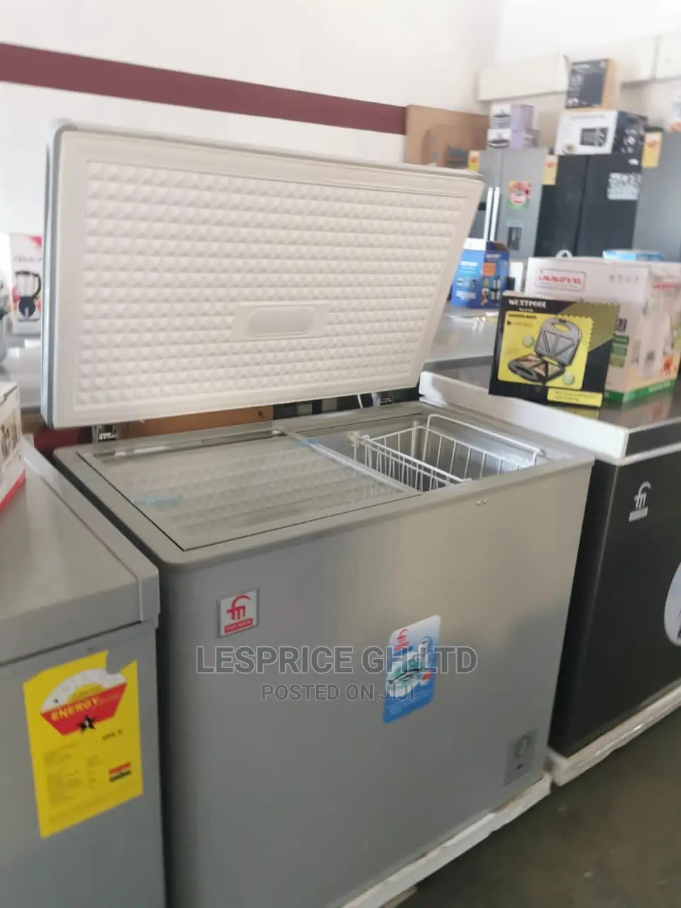 Standardized Fairmate Chest Freezer 200L