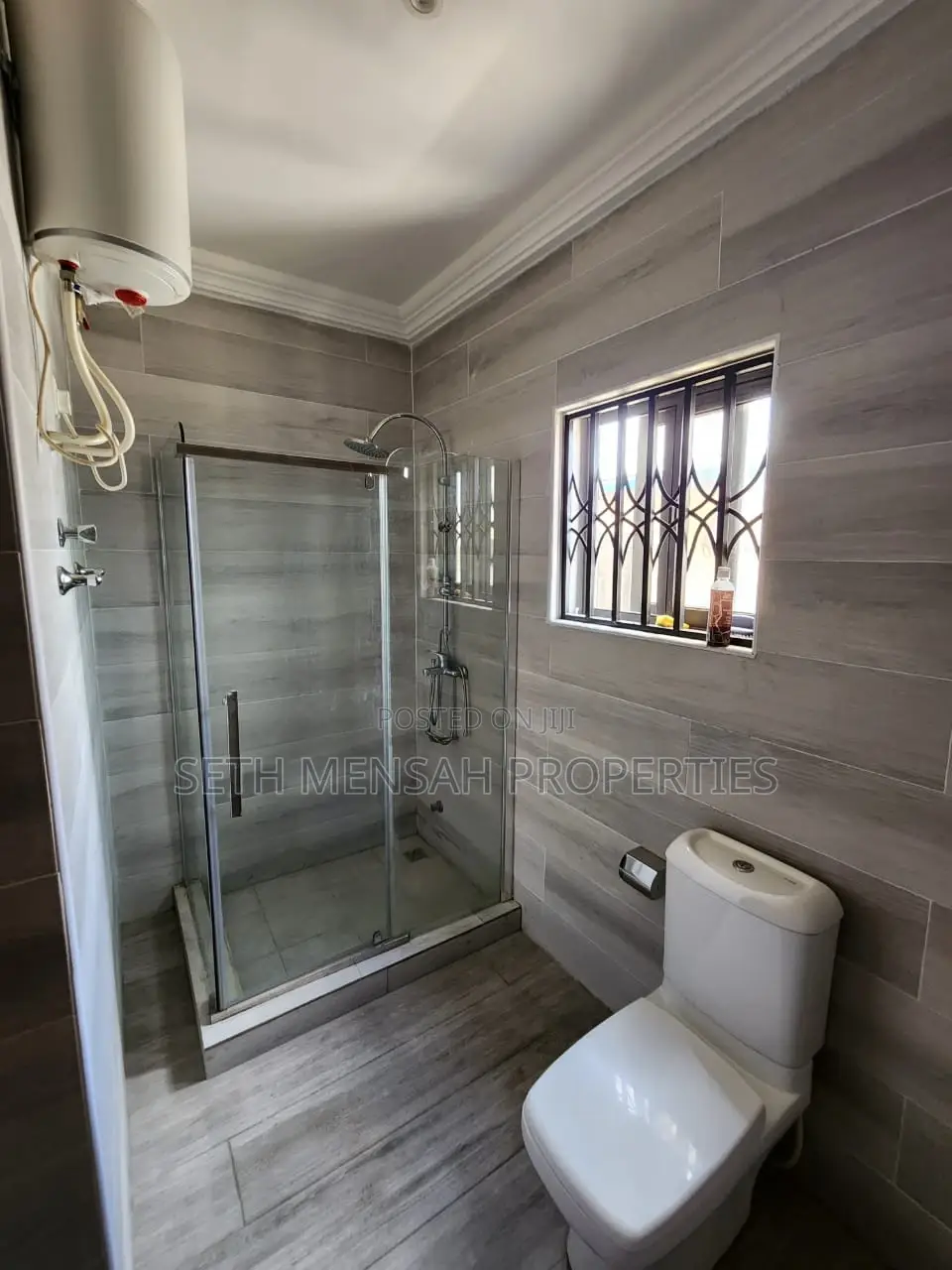 4bdrm Townhouse / Terrace in Skm, Dzorwulu for Rent