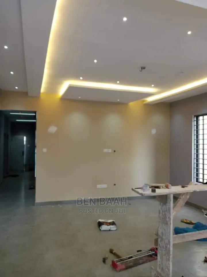 2bdrm Block of Flats in Ben Properties, Lake Side Estate for rent