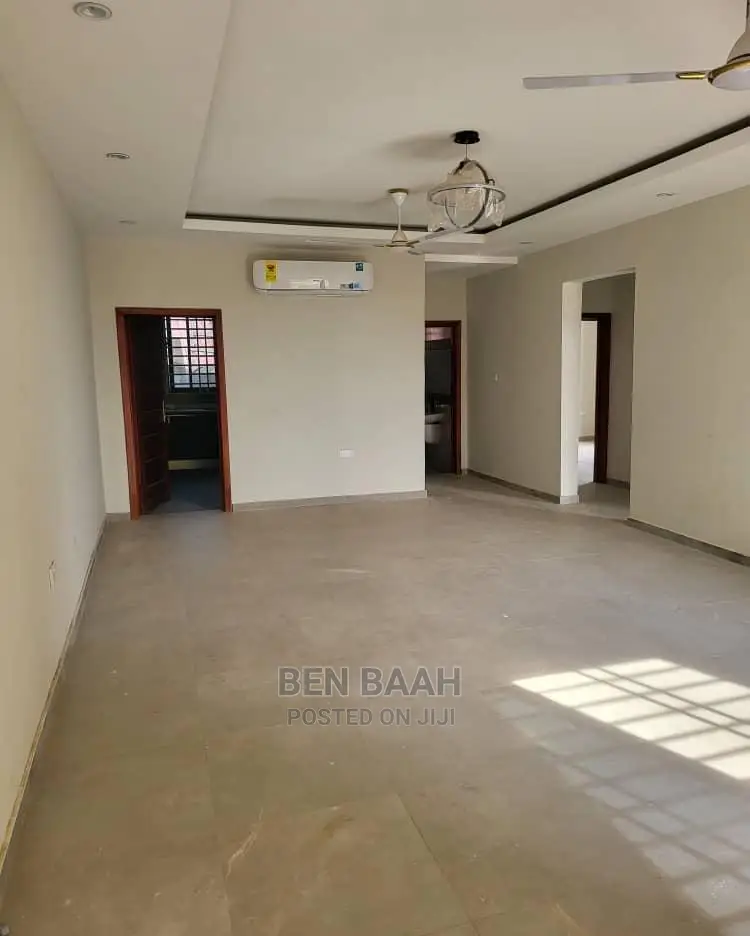 2bdrm Block of Flats in Ben Properties, Lake Side Estate for rent