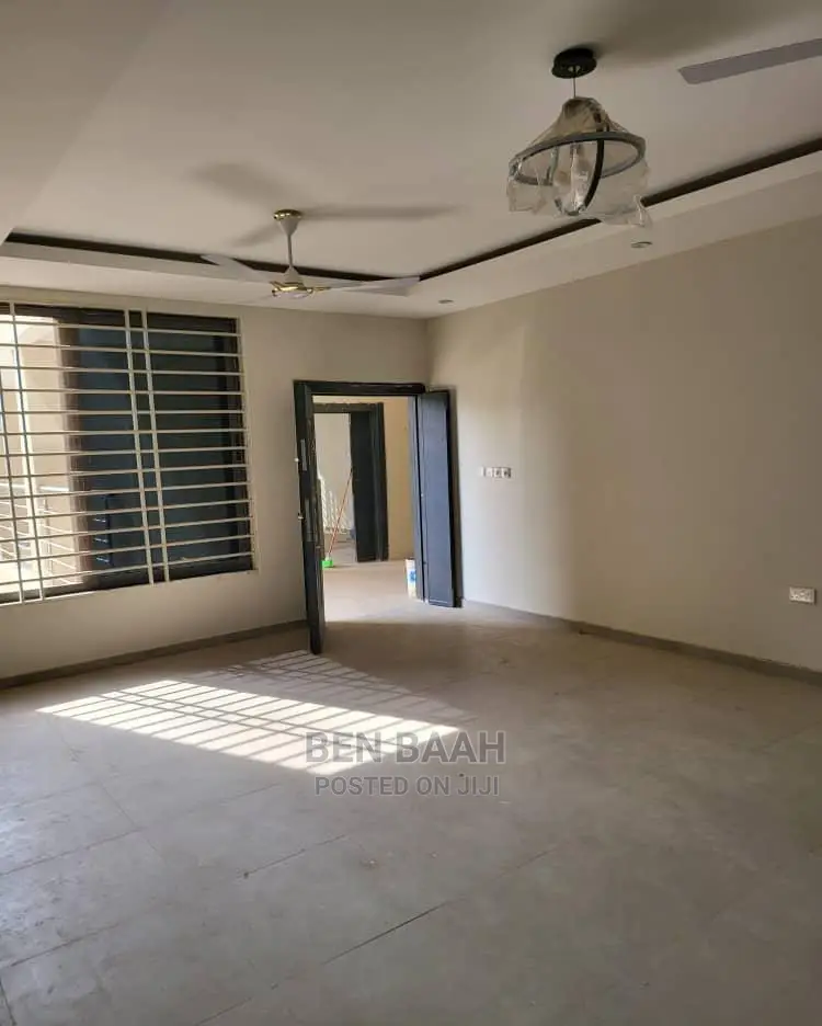 2bdrm Block of Flats in Ben Properties, Lake Side Estate for rent