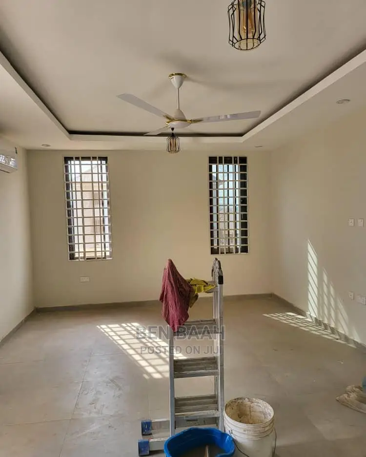 2bdrm Block of Flats in Ben Properties, Lake Side Estate for rent