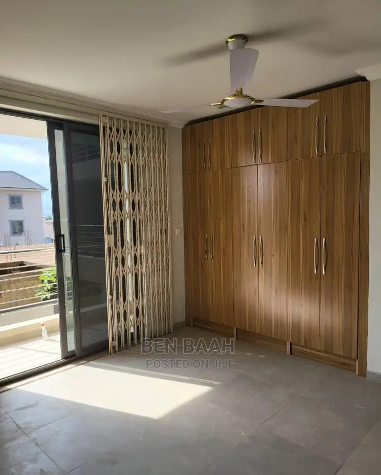2bdrm Block of Flats in Ben Properties, Lake Side Estate for rent
