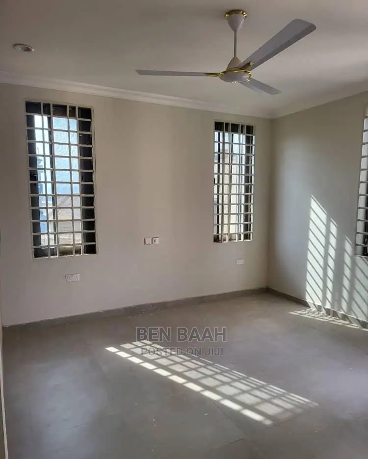 2bdrm Block of Flats in Ben Properties, Lake Side Estate for rent