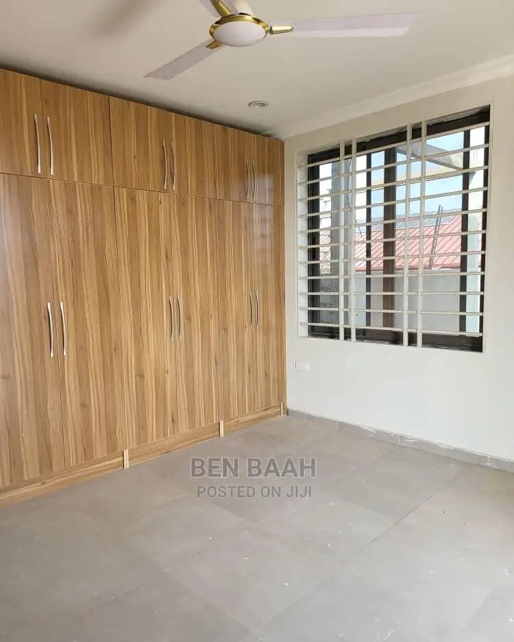 2bdrm Block of Flats in Ben Properties, Lake Side Estate for rent
