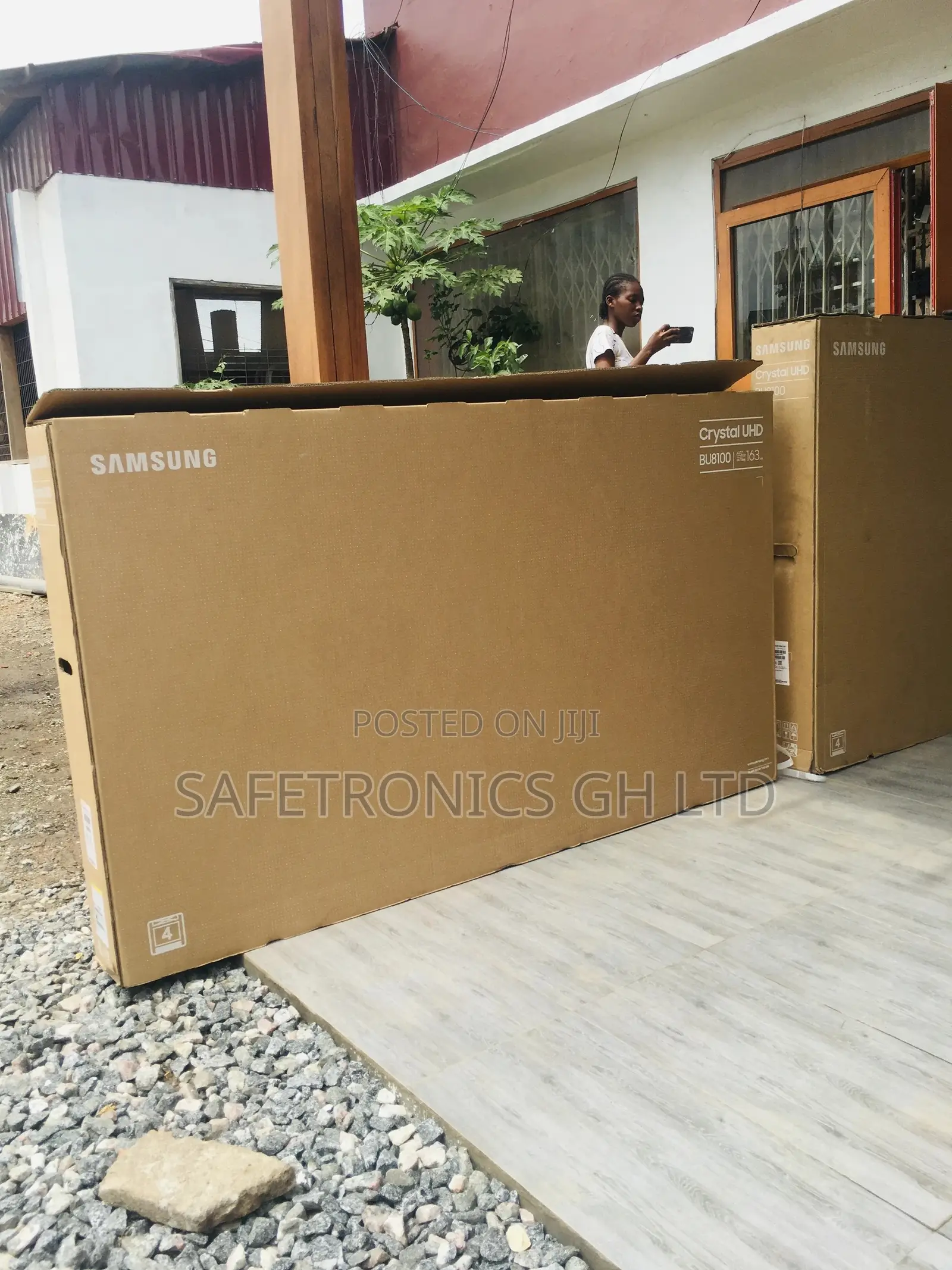 Samsung 75-Inch Crystal UHD Smart TV 75BU8100