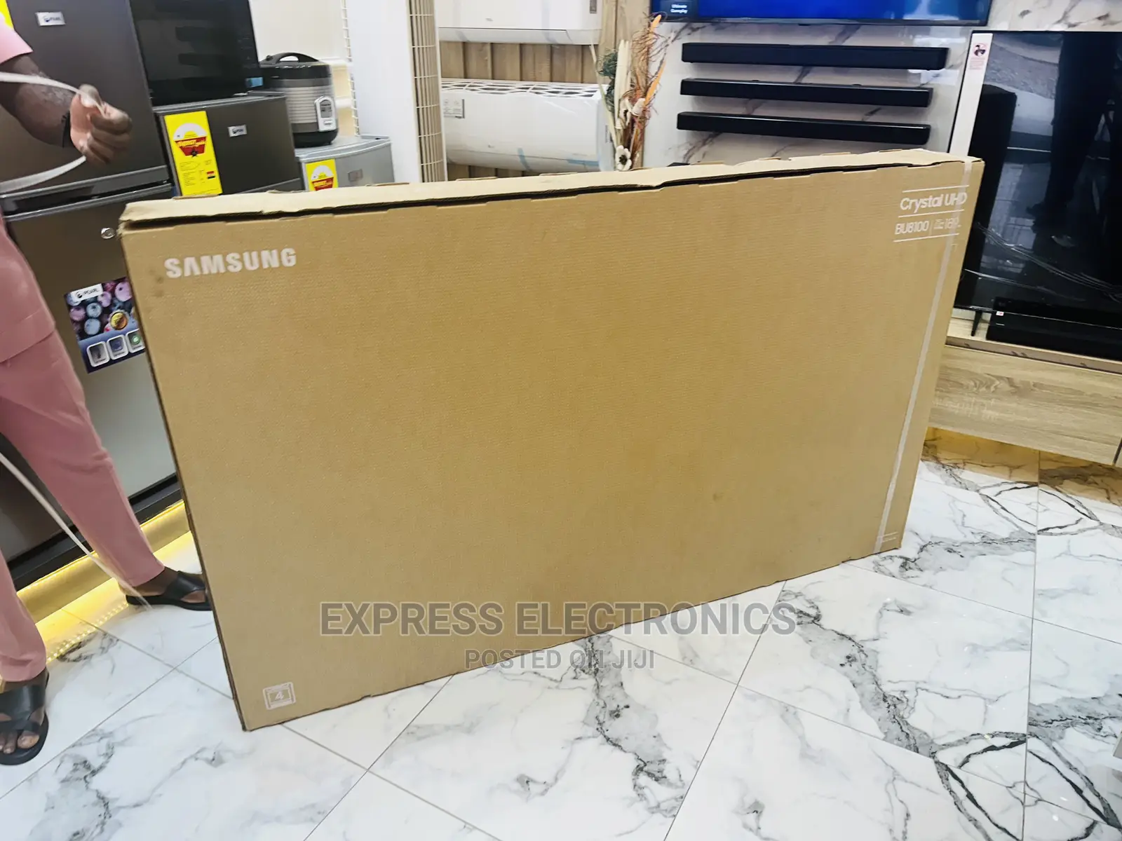 Samsung 76”Object Tracking Sound Lite UHD Bu8000 Smart