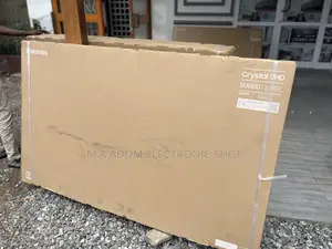 New 2022 Samsung 75” Series 8 Crystal Tv With Smart Remote