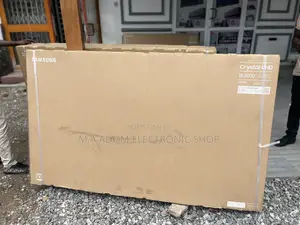 New 2022 Samsung 75” Series 8 Crystal Tv With Smart Remote