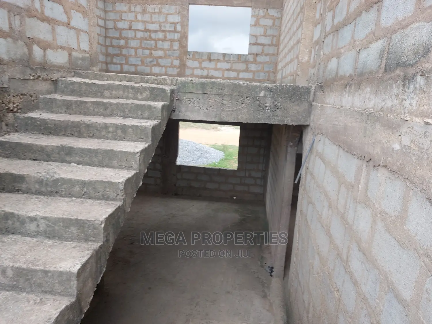 5bdrm House In Amasaman Adjen Kotoku For Sale
