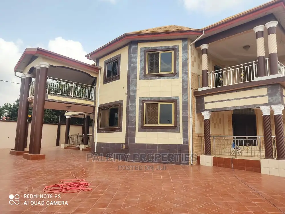 7bdrm House in Hilltop Gated, Kumasi Metropolitan for Rent