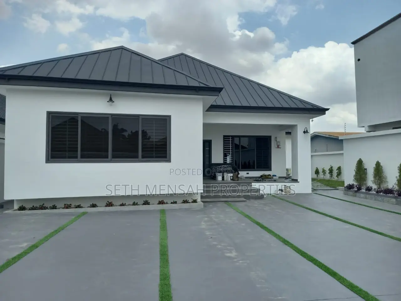 4bdrm House in Ashomang Estate for Sale