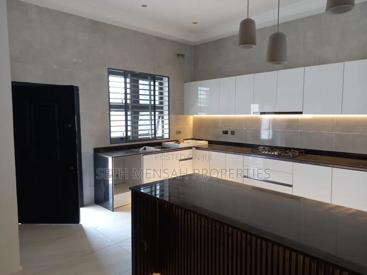4bdrm House in Ashomang Estate for Sale