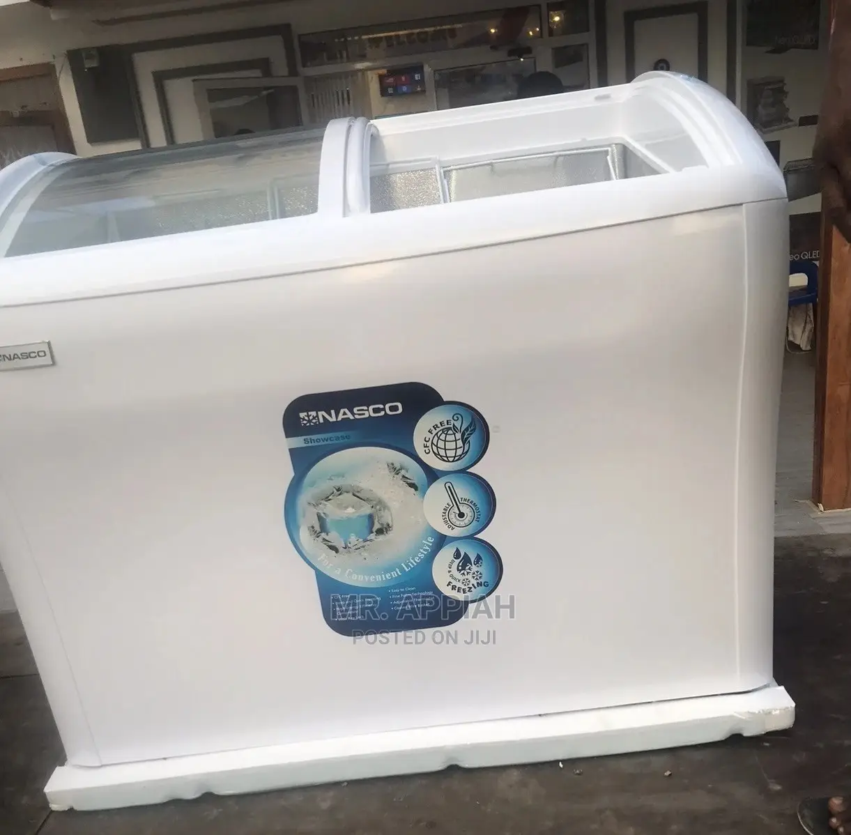 Nasco 400L Display Freezer White Templed Glass Door