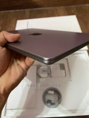 New Laptop Apple MacBook Air 2022 M2 8GB Apple M2 SSD 512GB