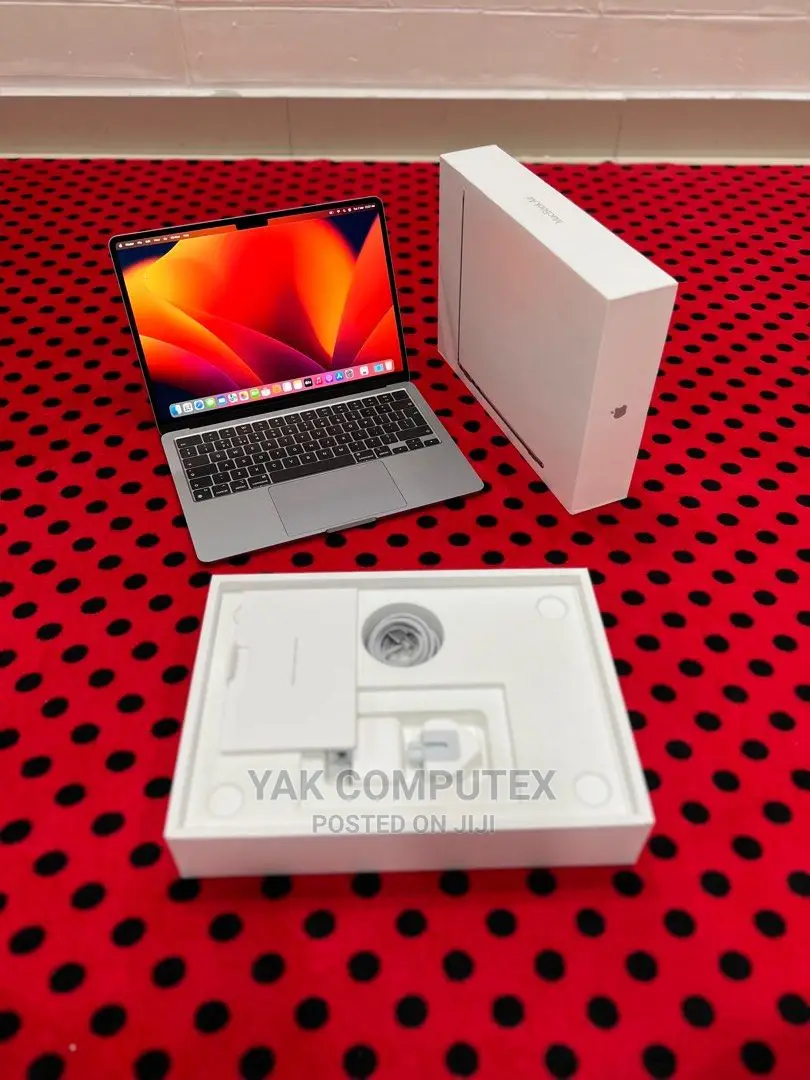 New Laptop Apple MacBook Air 2022 M2 8GB Apple M2 SSD 512GB