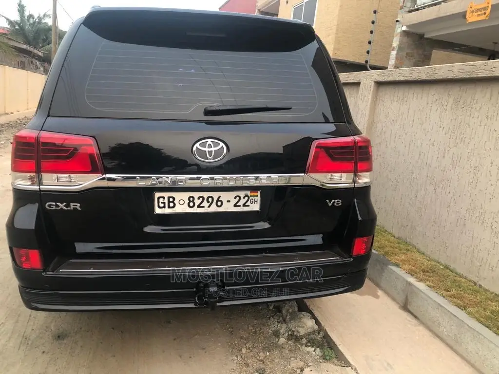 Car Rental . V8 Available for Hire in Ghana