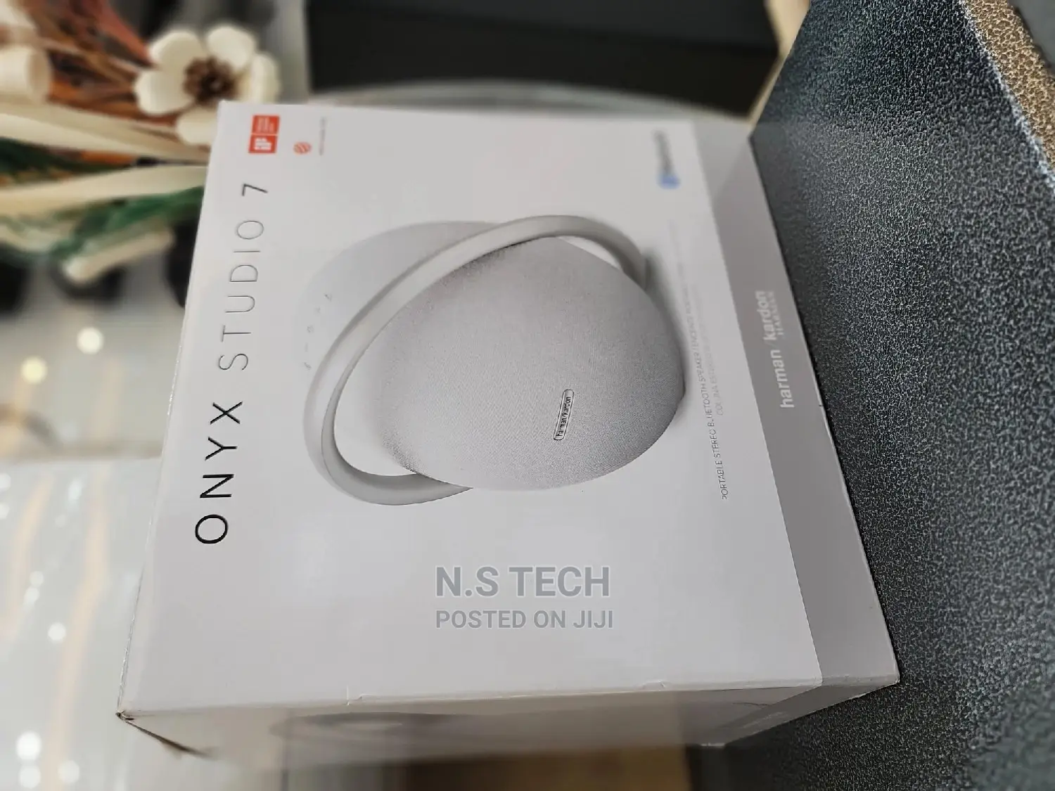 Harman Kardon Onyx Studio 6 Bluetooth Wireless Portables