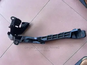 CRV 2015-2016 Headlight Bracket
