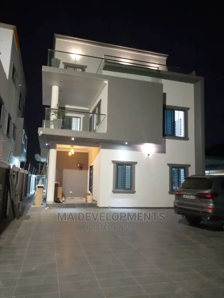 5bdrm House in Ma Developments, Achimota for sale