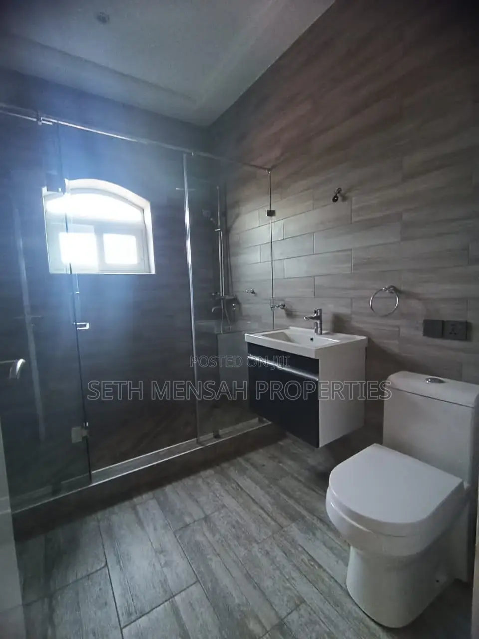 3bdrm Apartment in Skm, Bawaleshie for Rent