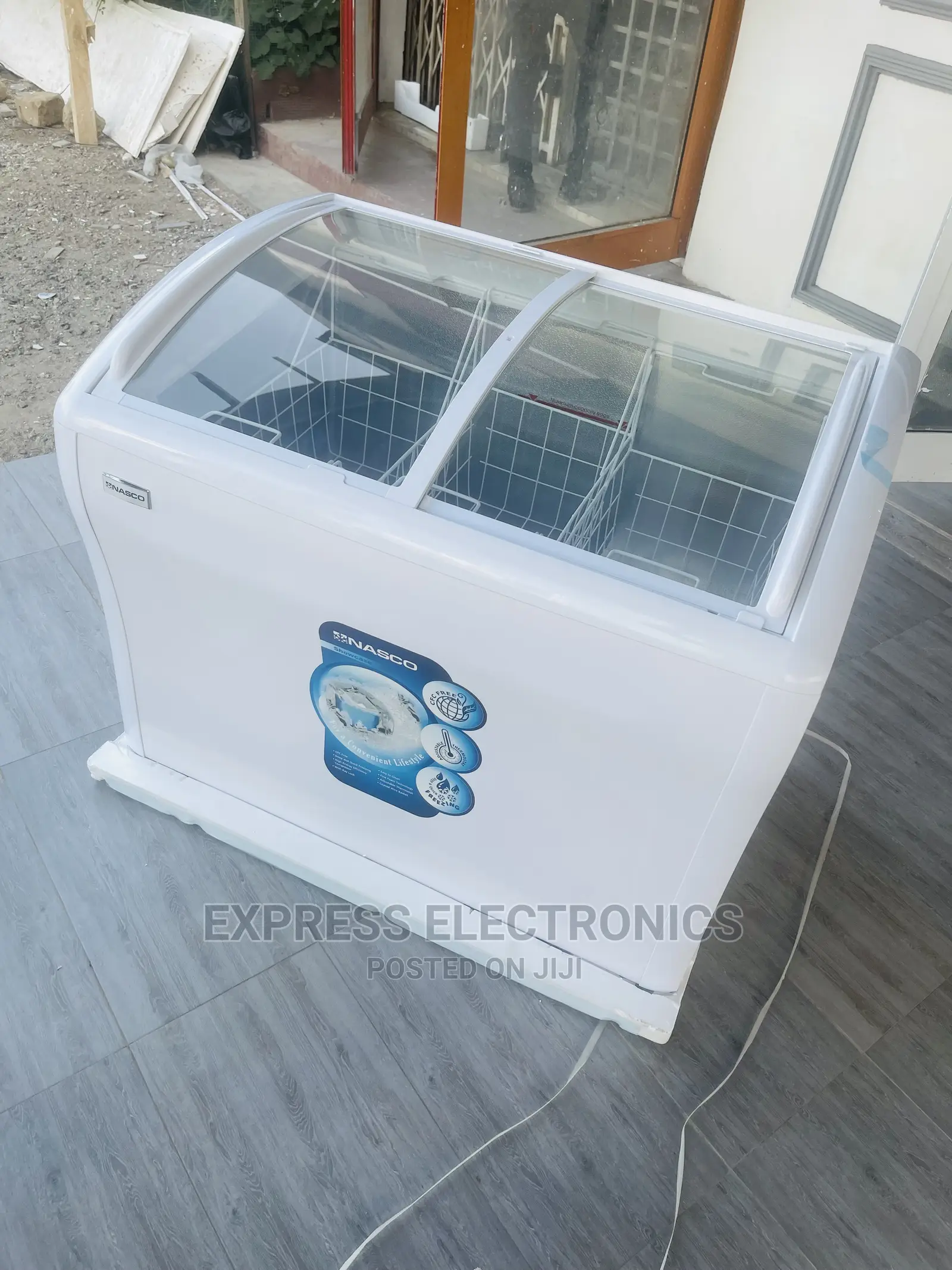 White Freezer Display Nasco Nas-Fs400g Tempered Glass