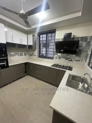 4bdrm Townhouse / Terrace in West Legon for rent