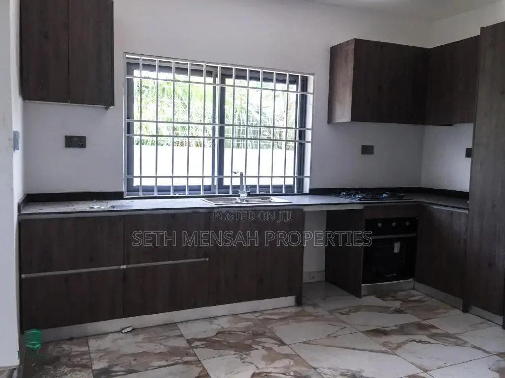 4bdrm House in Skm, Airport Residential Area for Rent