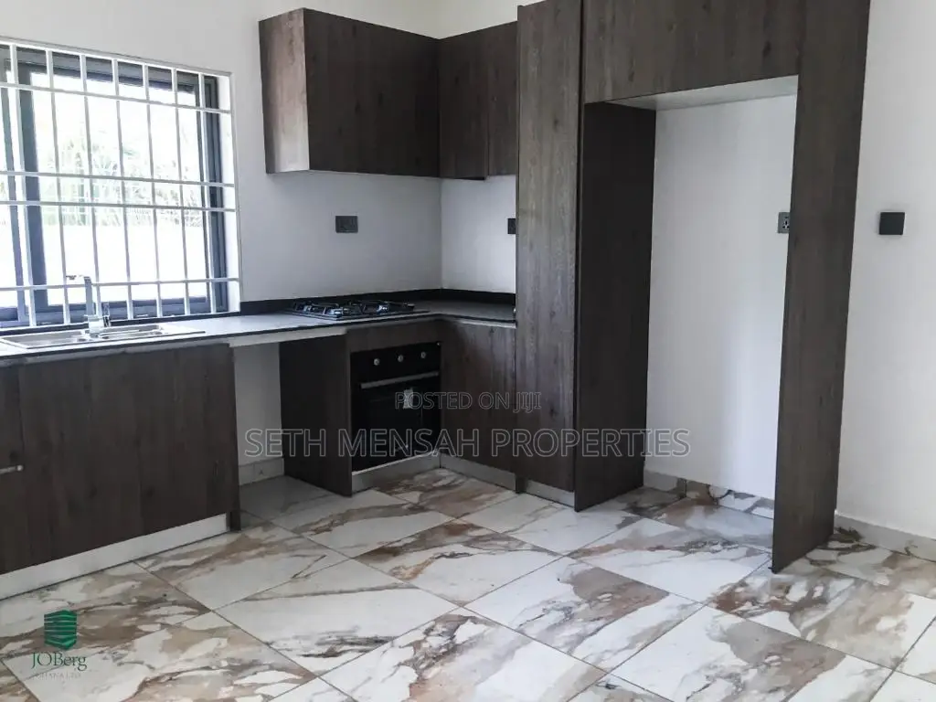 4bdrm House in Skm, Airport Residential Area for Rent