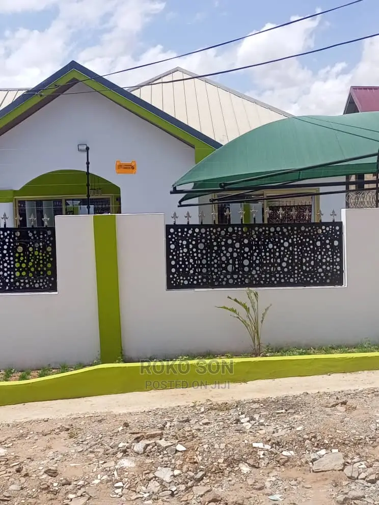 3bdrm House in Dr Roko, Haatso for sale