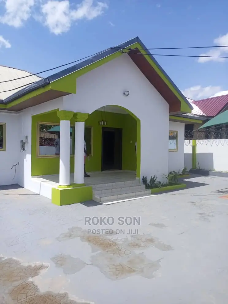 3bdrm House in Dr Roko, Haatso for sale