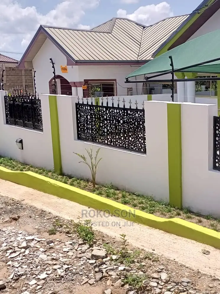 3bdrm House in Dr Roko, Haatso for sale
