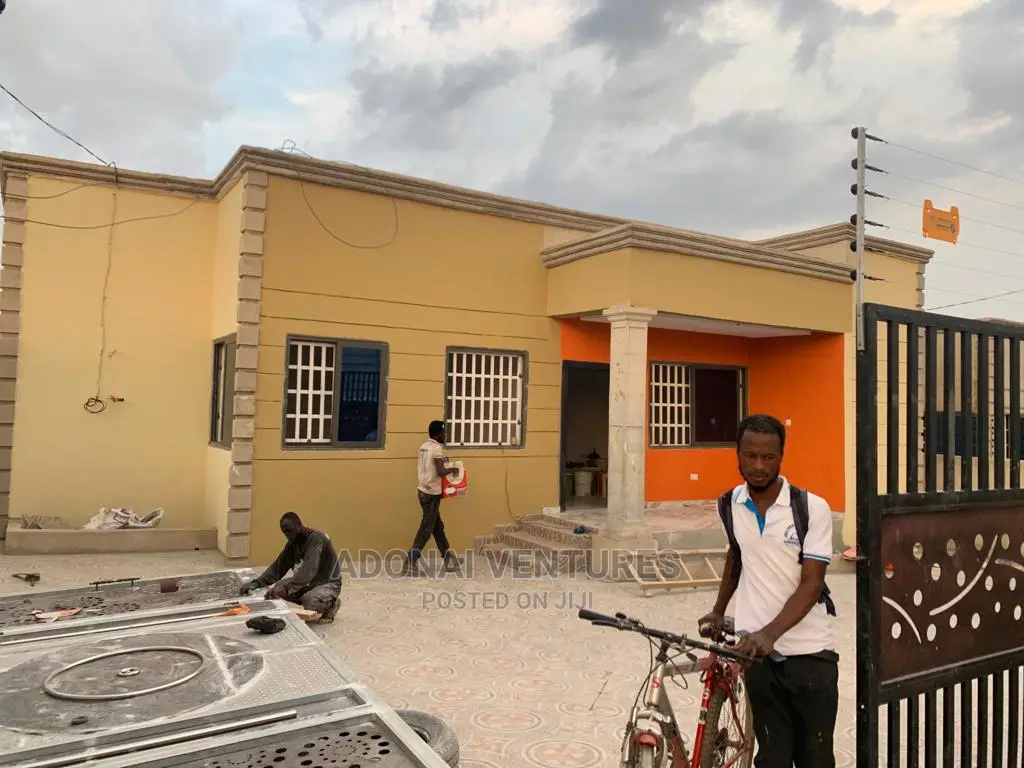 4bdrm House in Kronom, Kumasi Metropolitan for sale