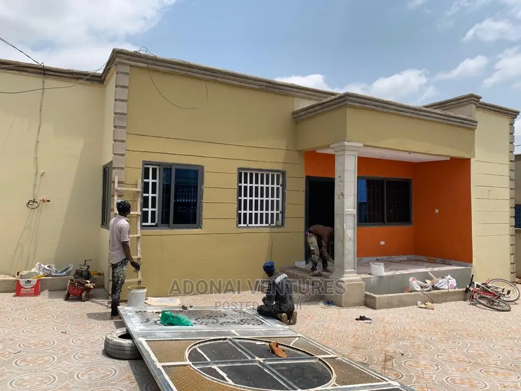4bdrm House in Kronom, Kumasi Metropolitan for sale