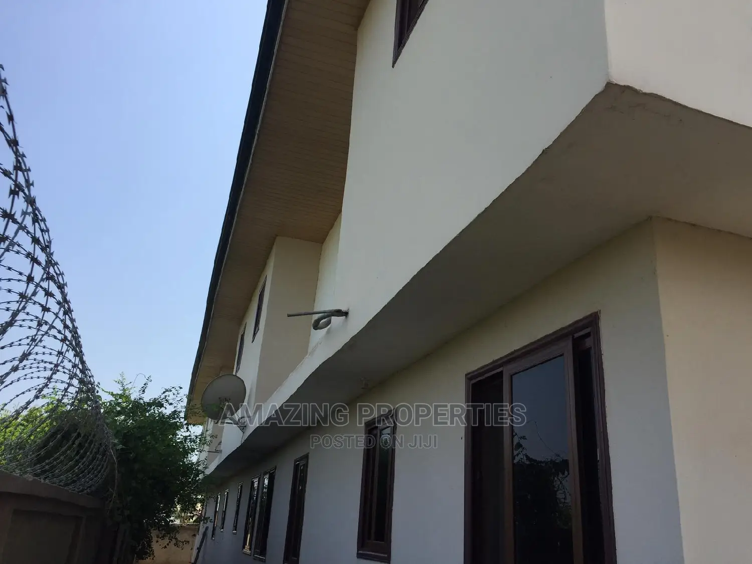 19 Bed Apart Self for Sale at Community 25 New Dawhenya