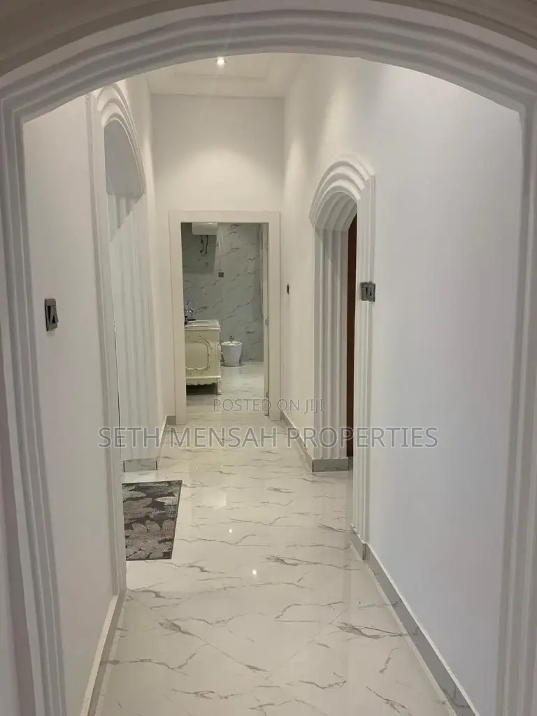 5bdrm House in Skm, Bawaleshie for Sale