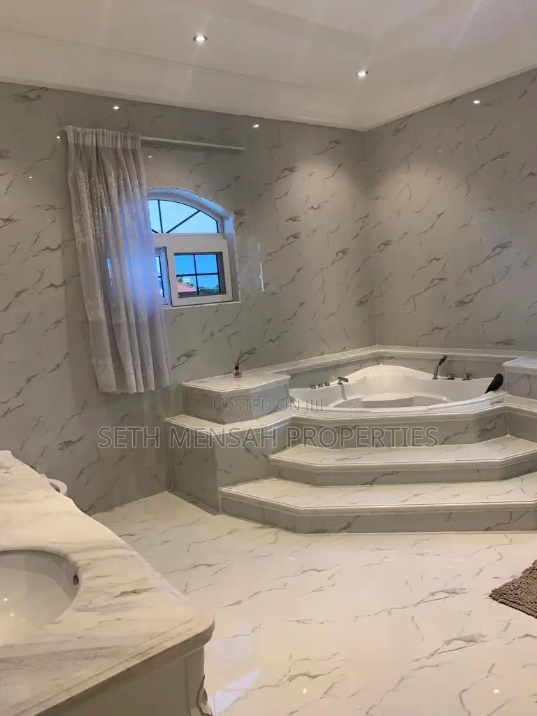 5bdrm House in Skm, Bawaleshie for Sale